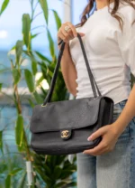 Chanel Maxi flap bag, Grained calfskin & gold-tone metal, black - Image 4
